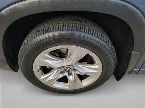 Used 2018 Toyota Highlander Limited image 9