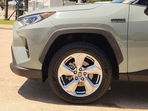 Used 2021 Toyota RAV4 XLE Premium AWD/4WD image 5
