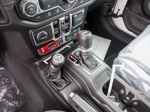 New 2026 Jeep Wrangler Unlimited Rubicon w/ Technology Group AWD/4WD image 25