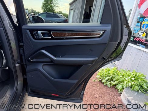 Used 2022 Porsche Cayenne GTS AWD/4WD image 42