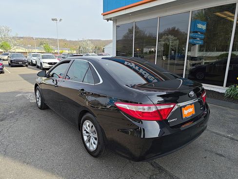 Used 2017 Toyota Camry LE image 7