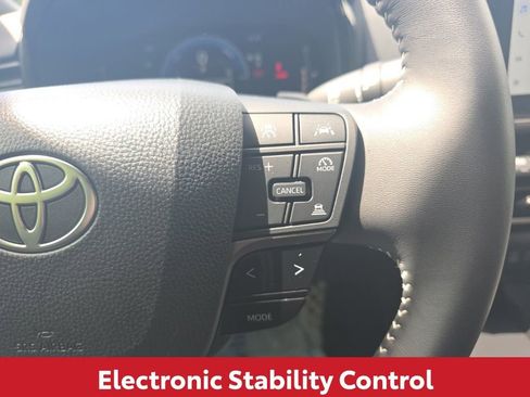 Used 2026 Toyota Camry SE FWD image 23