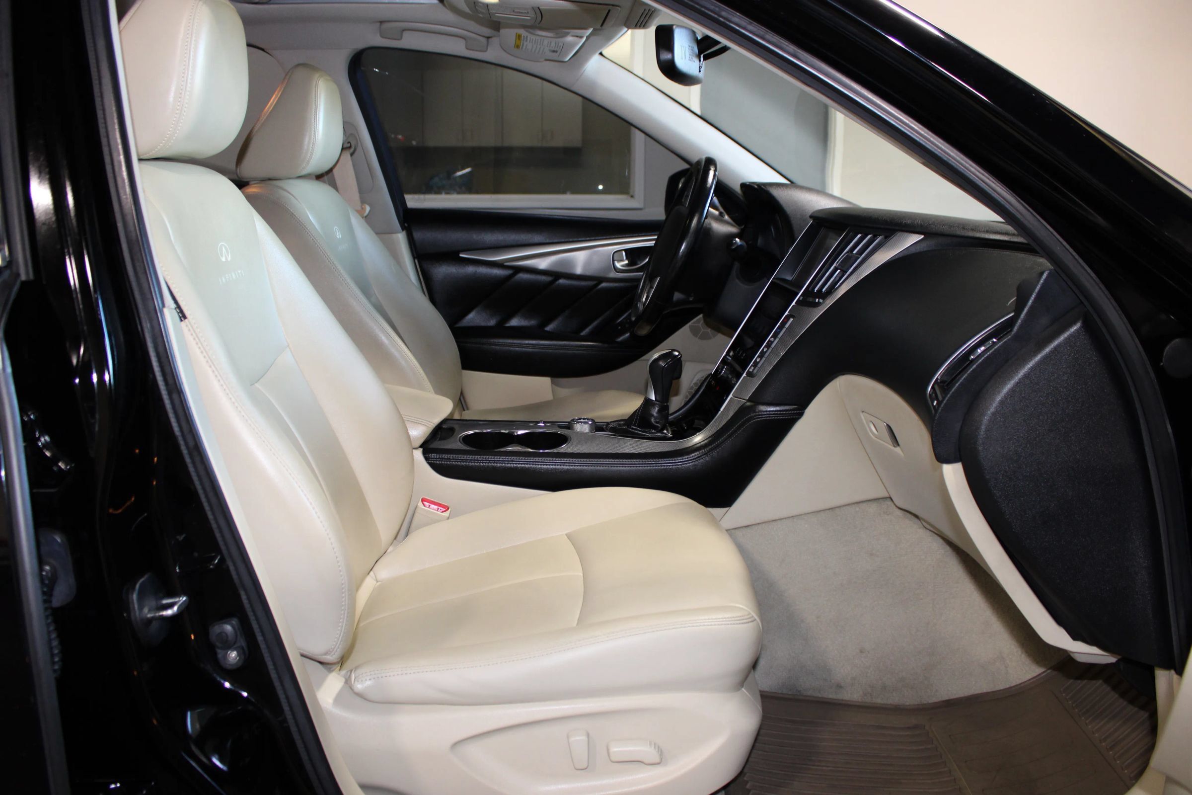Used 2014 INFINITI Q50 Premium w/ Navigation Package AWD/4WD image 30