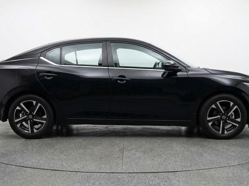 Used 2025 Nissan Sentra SV FWD image 11