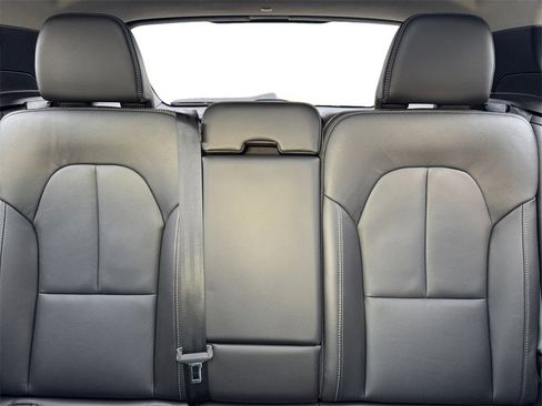 Certified 2025 Volvo XC40 B5 Plus image 23