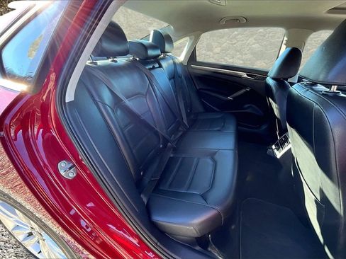 Used 2017 Volkswagen Passat 1.8T SE image 25