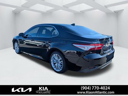 Used 2020 Toyota Camry XLE FWD image 5