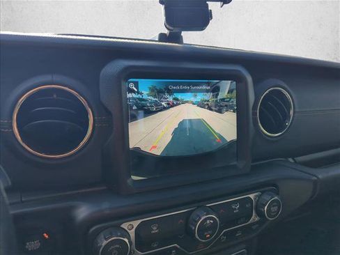 Used 2022 Jeep Gladiator Overland AWD/4WD image 12