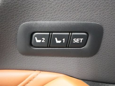 Used 2019 Toyota Avalon Limited FWD image 16