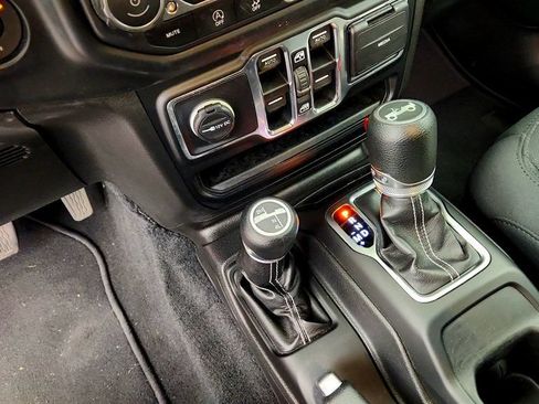 Used 2019 Jeep Wrangler Unlimited Sahara AWD/4WD image 16
