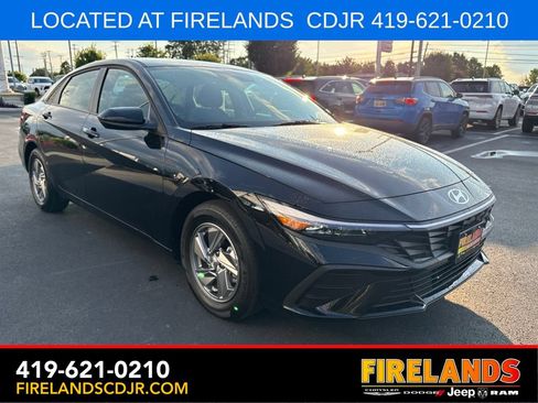 Used 2026 Hyundai Elantra SE FWD image 7