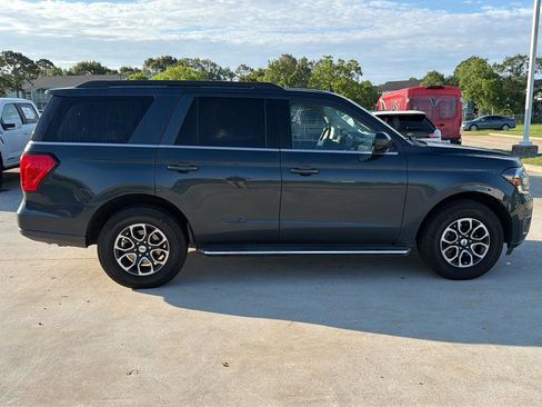 Used 2022 Ford Expedition XLT RWD image 3