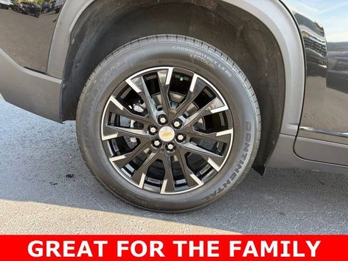 Used 2025 Chevrolet Traverse LT w/ Sun and Wheel Package FWD image 7