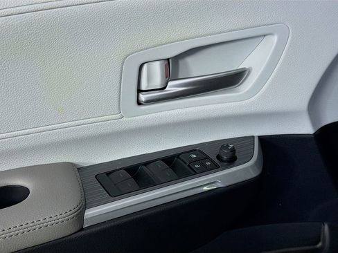 Used 2025 Toyota Sienna XLE w/ XLE Plus Package image 20