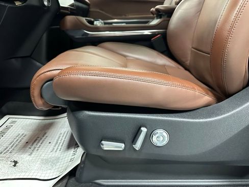 Used 2025 Lincoln Navigator L Reserve image 12