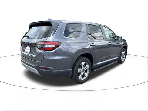 Used 2025 Honda Pilot EX-L image 3