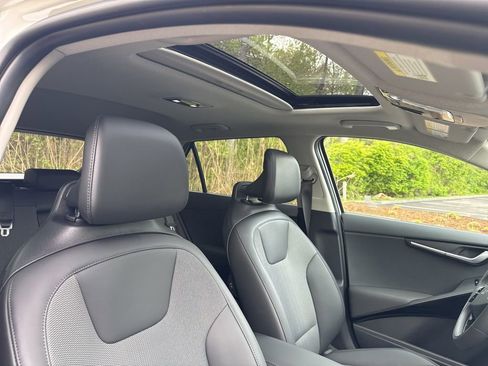 Used 2025 Kia Niro EX Touring FWD image 11