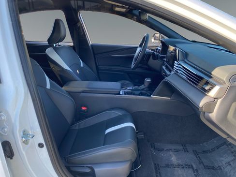 Used 2025 Toyota Camry SE FWD image 15