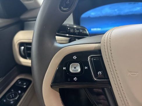 Used 2023 Lincoln Aviator AWD w/ Premium Package image 29