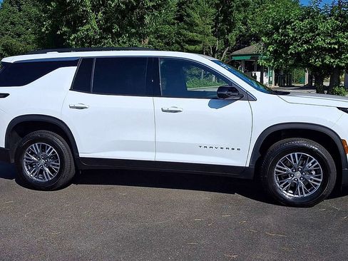 Certified 2024 Chevrolet Traverse LT AWD/4WD image 4
