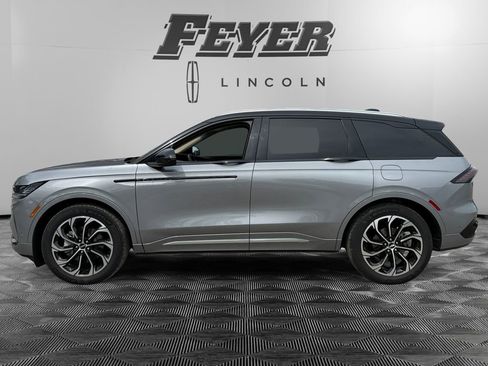 Used 2024 Lincoln Nautilus Reserve w/ Equipment Group 202A AWD/4WD image 2
