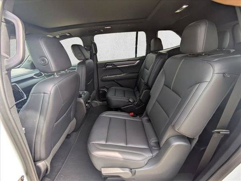 Used 2024 GMC Acadia Elevation w/ Luxury Package FWD image 18
