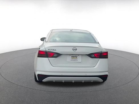 Used 2025 Nissan Altima 2.5 SV FWD image 10