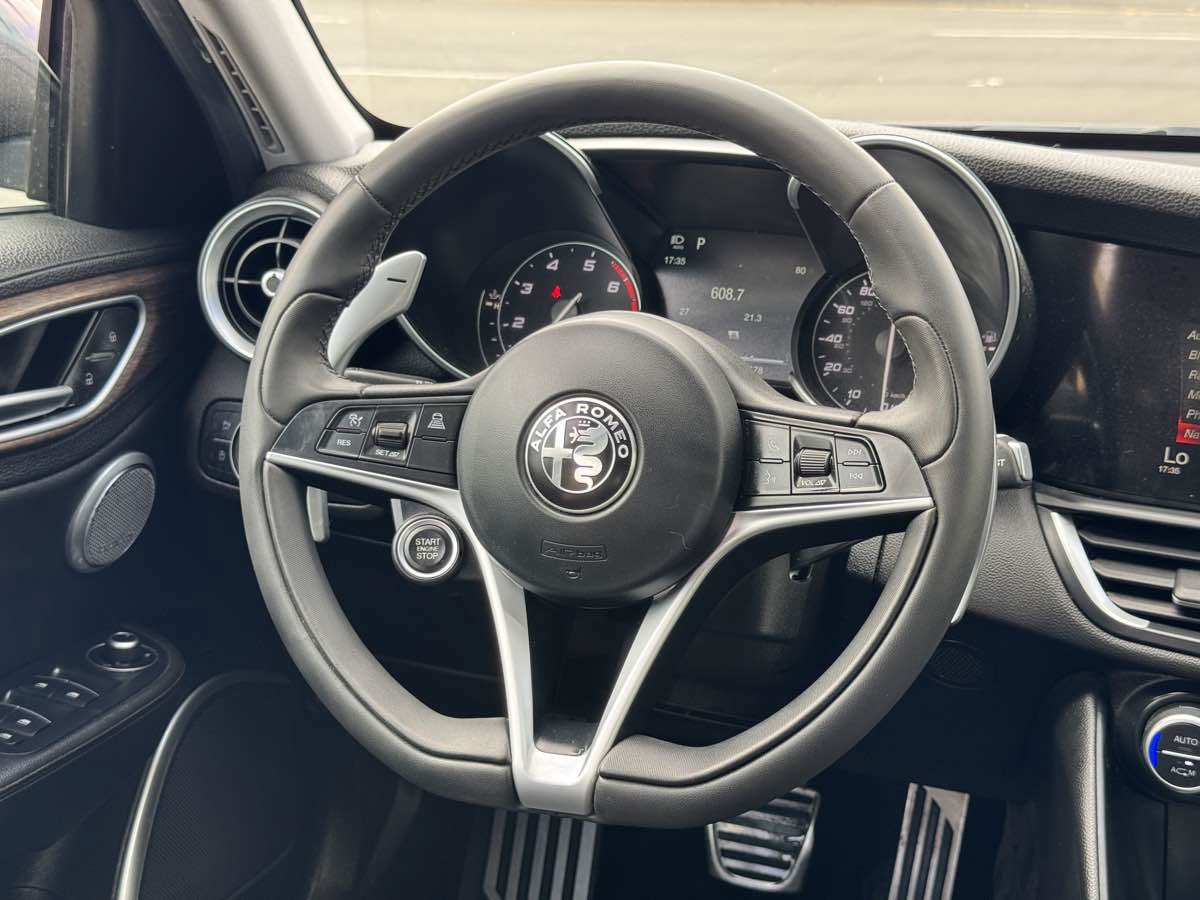 Used 2017 Alfa Romeo Giulia Ti w/ TI 18" Sport Package AWD/4WD image 20