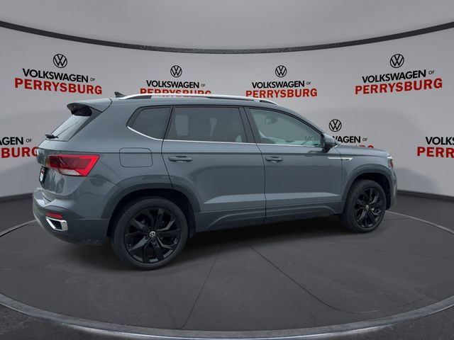 Used 2023 Volkswagen Taos SE w/ Panoramic Sunroof Package FWD image 8