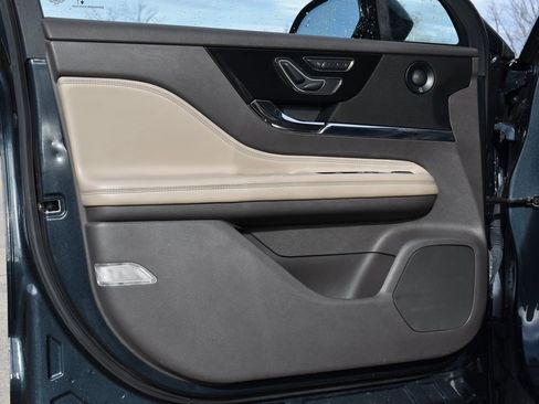 Used 2022 Lincoln Corsair Reserve w/ Equipment Group 201A image 9