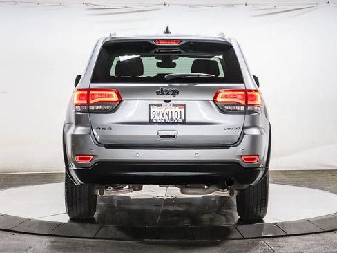 Used 2017 Jeep Grand Cherokee Laredo w/ Quick Order Package 23E AWD/4WD image 3