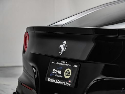 Used 2017 Ferrari F12 Berlinetta RWD image 18