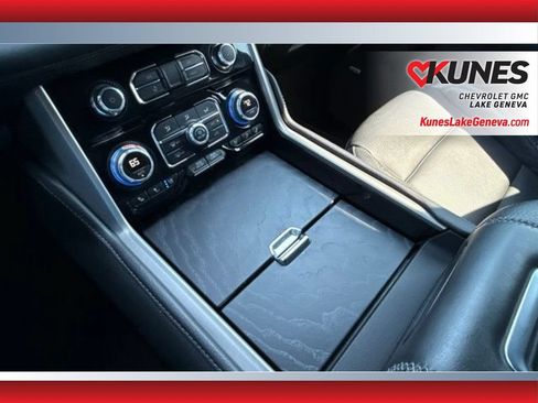 Used 2024 GMC Yukon Denali AWD/4WD image 32