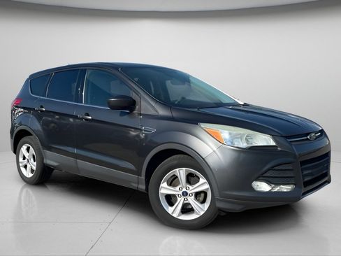 Used 2015 Ford Escape SE FWD image 2