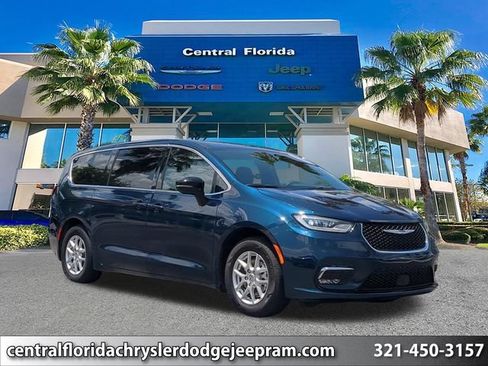 Used 2024 Chrysler Pacifica Touring FWD image 1
