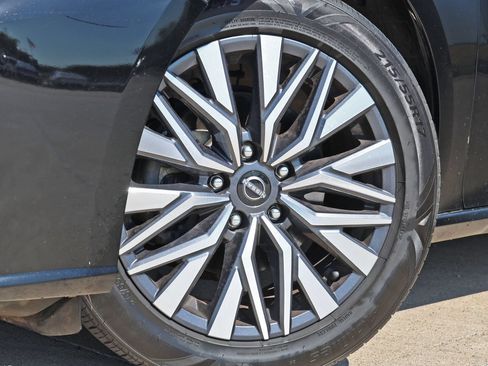 Used 2023 Nissan Altima 2.5 SV FWD image 11