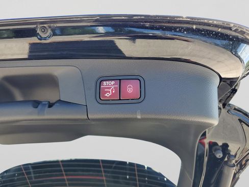 Certified 2025 Mercedes-Benz GLA 250 image 8