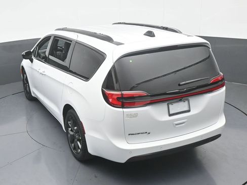 New 2026 Chrysler Pacifica Select image 48