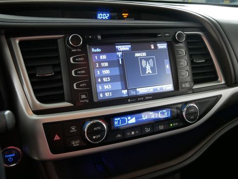 Used 2017 Toyota Highlander Limited image 22