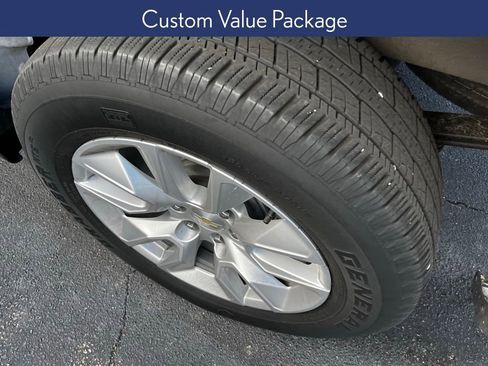 Used 2022 Chevrolet Silverado 1500 Custom image 3