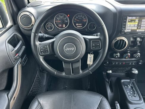 Used 2017 Jeep Wrangler 75th Anniversary image 17