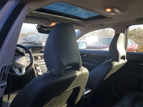 Used 2016 Volvo XC70 T5 Premier w/ Proximity Package image 8
