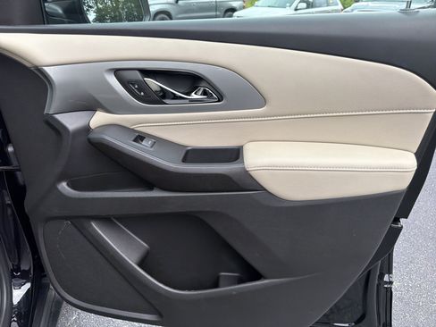 Used 2022 Chevrolet Traverse LS FWD image 14