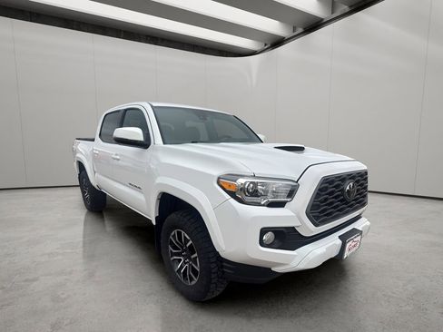 Used 2022 Toyota Tacoma TRD Sport w/ Technology Package image 7