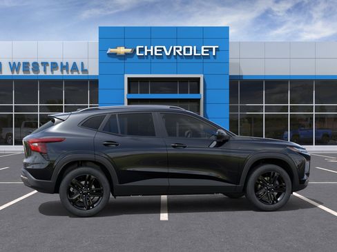 New 2026 Chevrolet Trax ACTIV w/ Sunroof Package FWD image 5