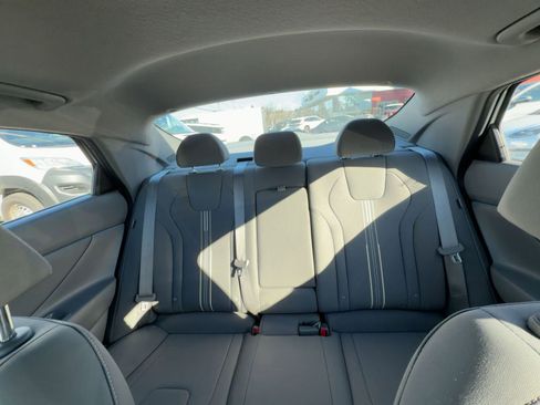 Used 2025 Hyundai Elantra SEL image 24