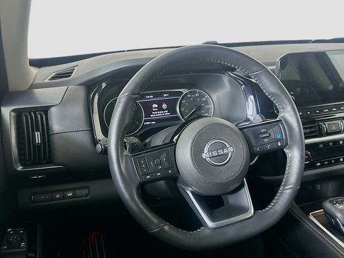 Used 2023 Nissan Pathfinder SL w/ Black Appearance Package AWD/4WD image 18