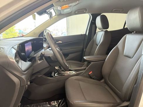 Certified 2025 Buick Encore GX Preferred AWD/4WD image 19