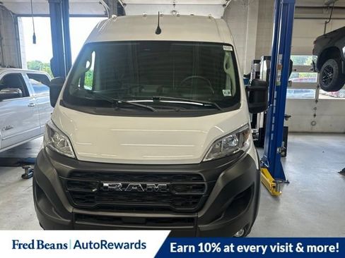Used 2025 RAM ProMaster 2500 w/ Convenience Group FWD image 2