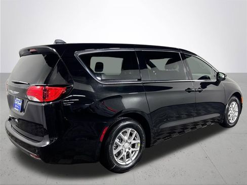 New 2026 Chrysler Voyager LX image 6